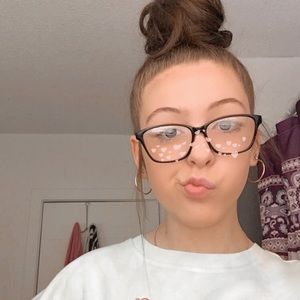 Meet your Posher, Lyndzy